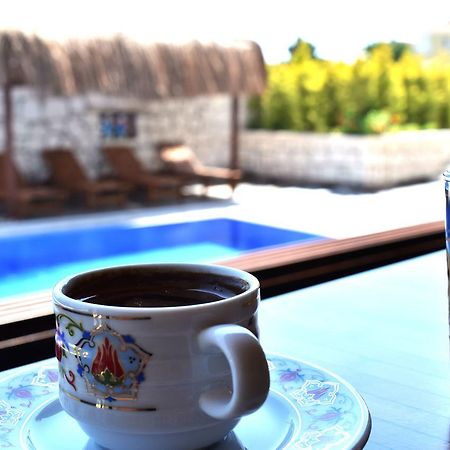 Aksu Hotel Alacatı Bagian luar foto