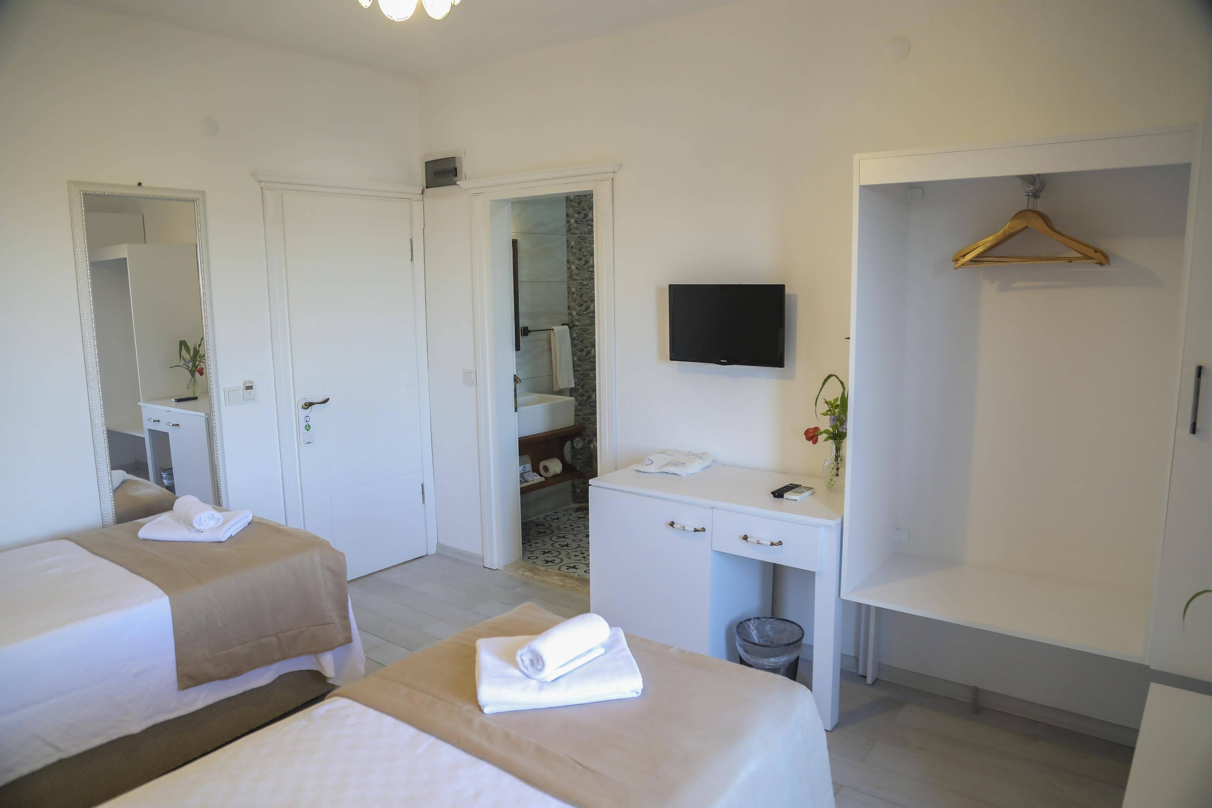 Aksu Hotel Alacatı Bagian luar foto