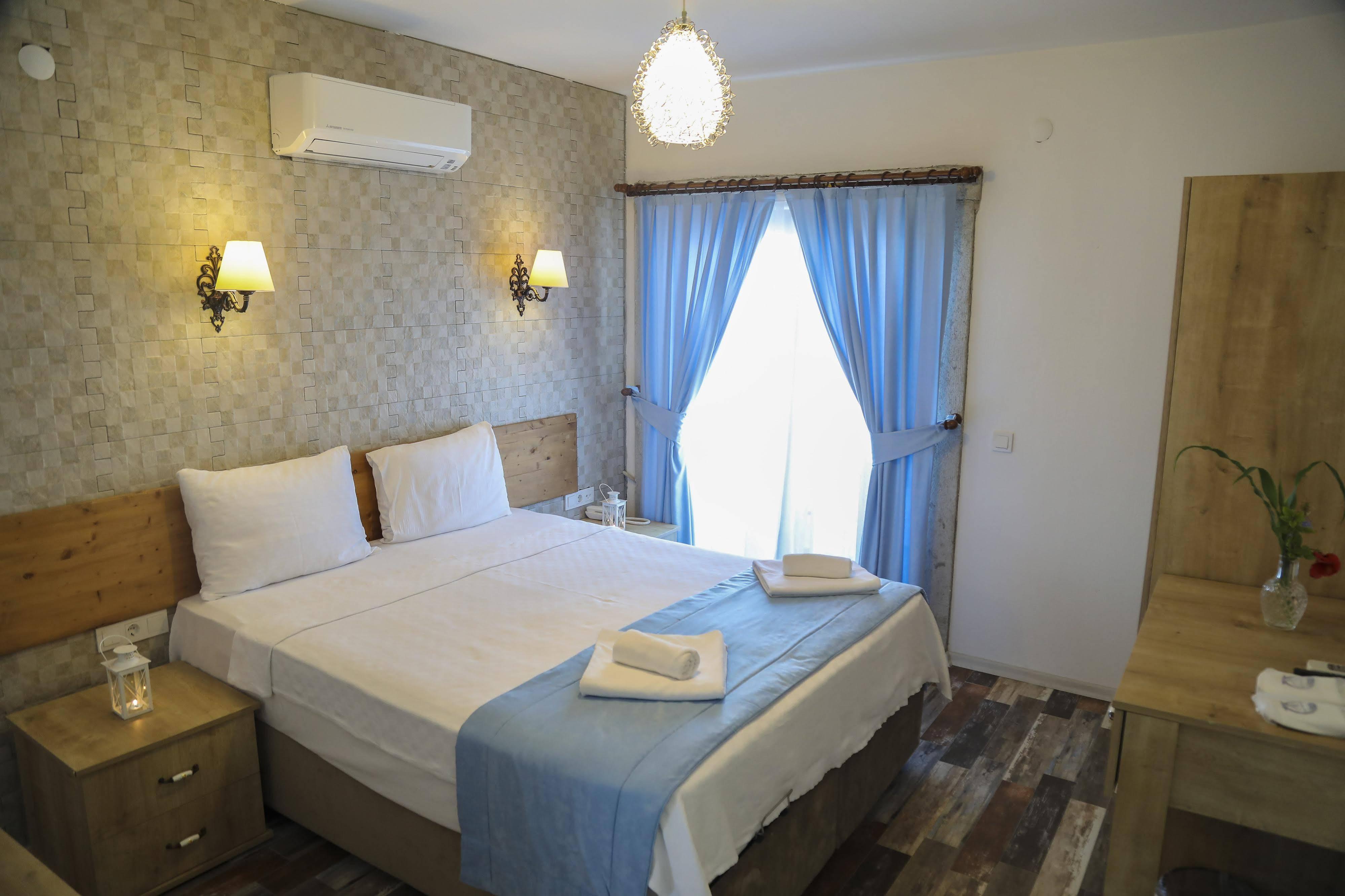Aksu Hotel Alacatı Bagian luar foto