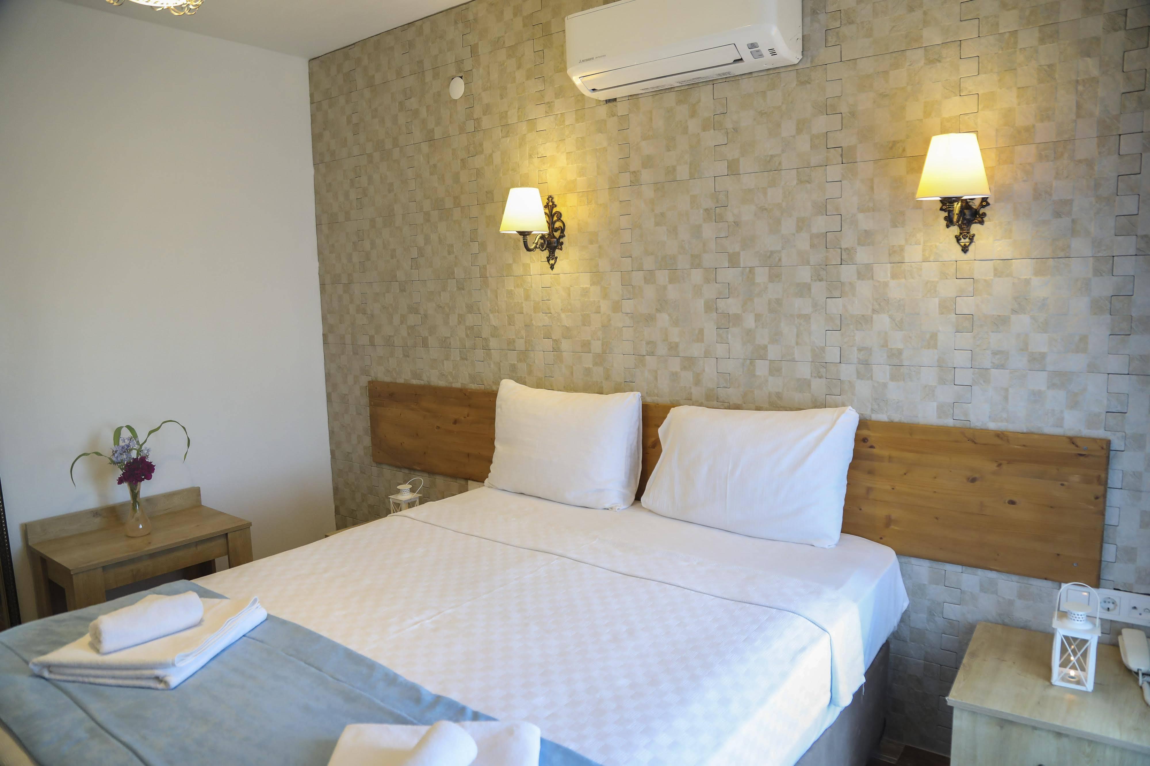 Aksu Hotel Alacatı Bagian luar foto