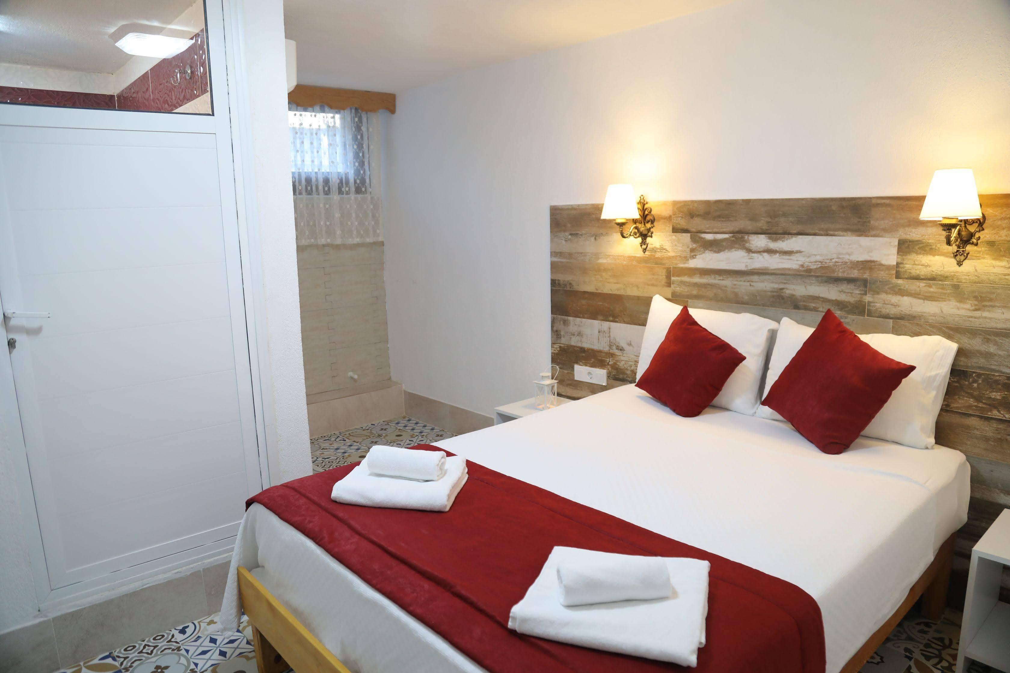 Aksu Hotel Alacatı Bagian luar foto