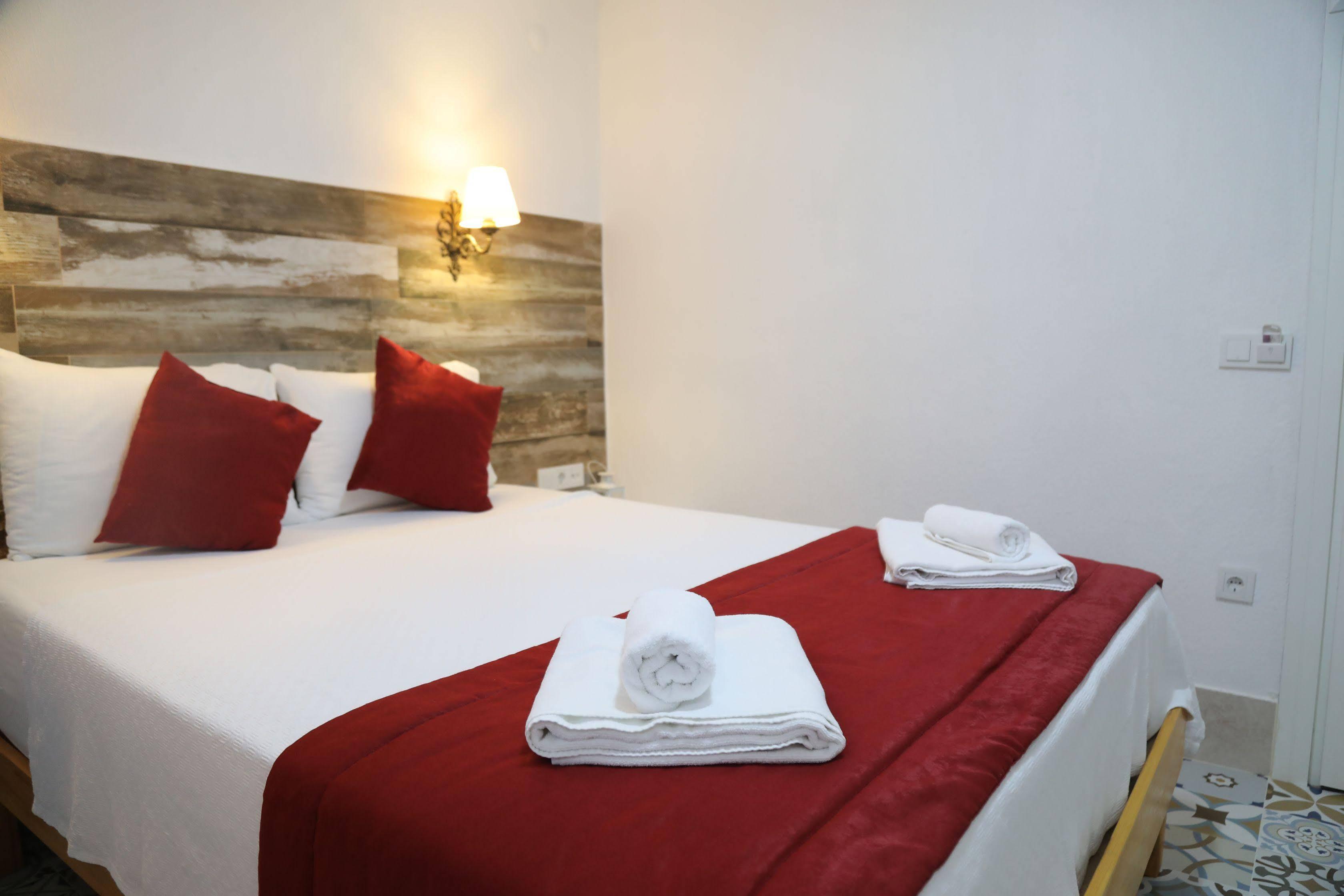 Aksu Hotel Alacatı Bagian luar foto