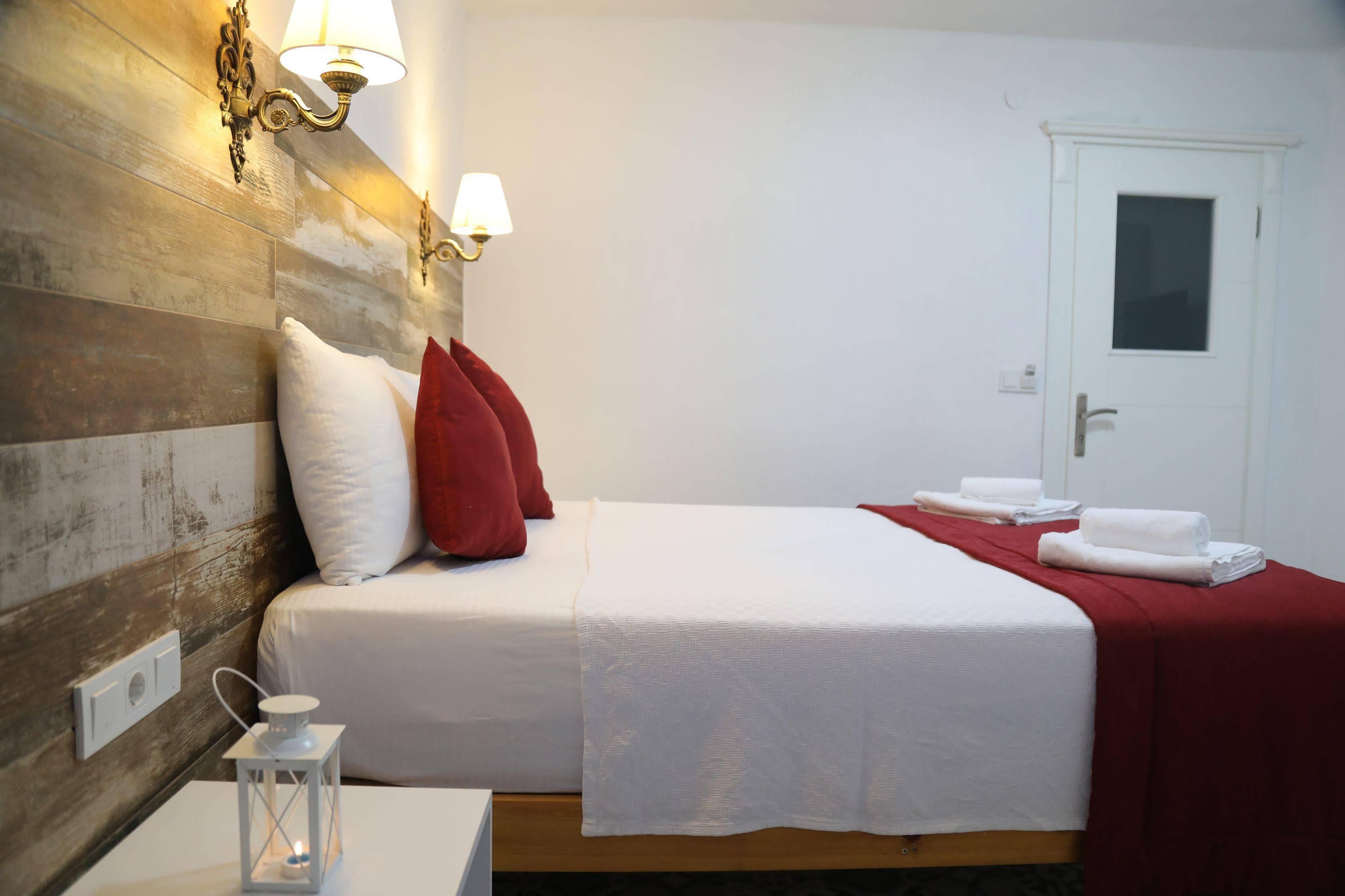 Aksu Hotel Alacatı Bagian luar foto