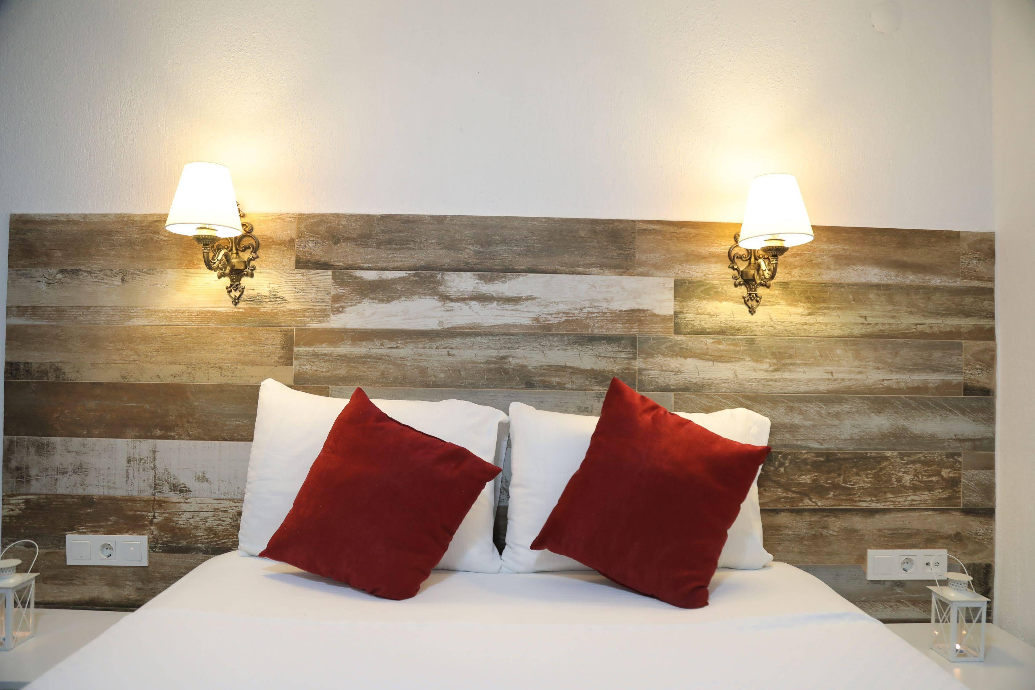 Aksu Hotel Alacatı Bagian luar foto