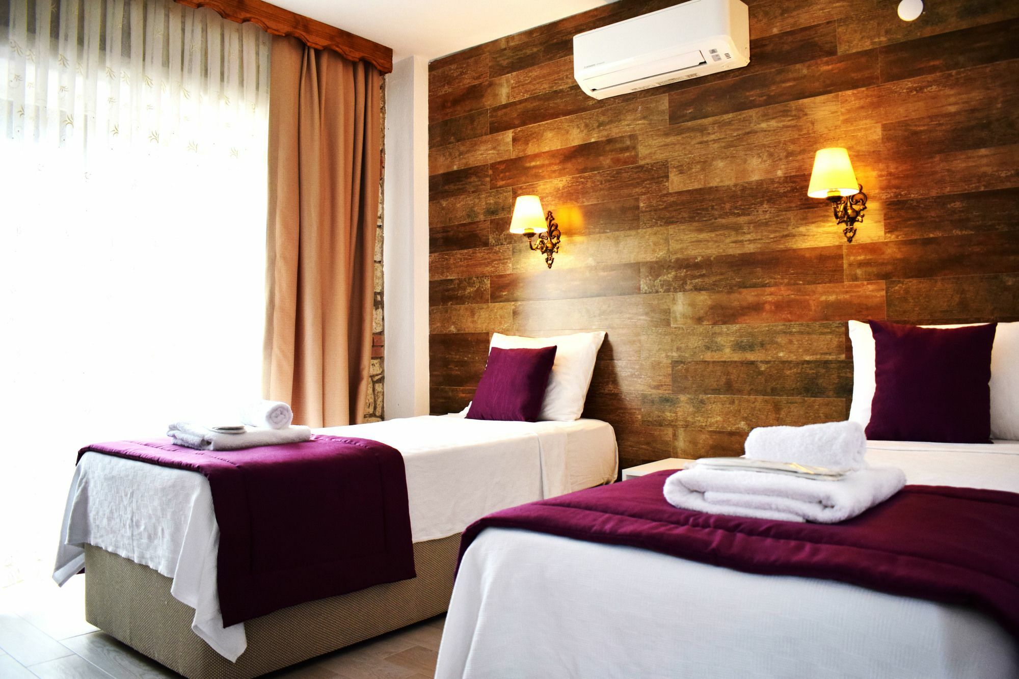 Aksu Hotel Alacatı Bagian luar foto